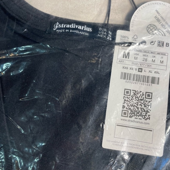 STRADIVARIUS v neck t-shirt multipack in white and black - Picture 6 of 11
